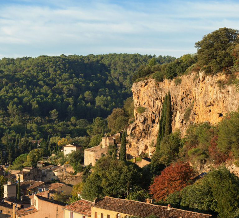 La Falaise de Cotignac, "Plus beau village de France" niché au cœur du Var
