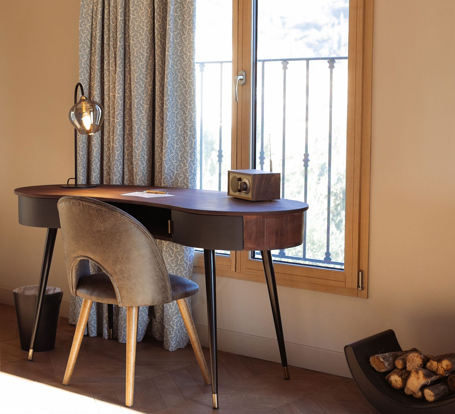 Lou-Calen-Mico-Suite-Sarrasine-Bureau