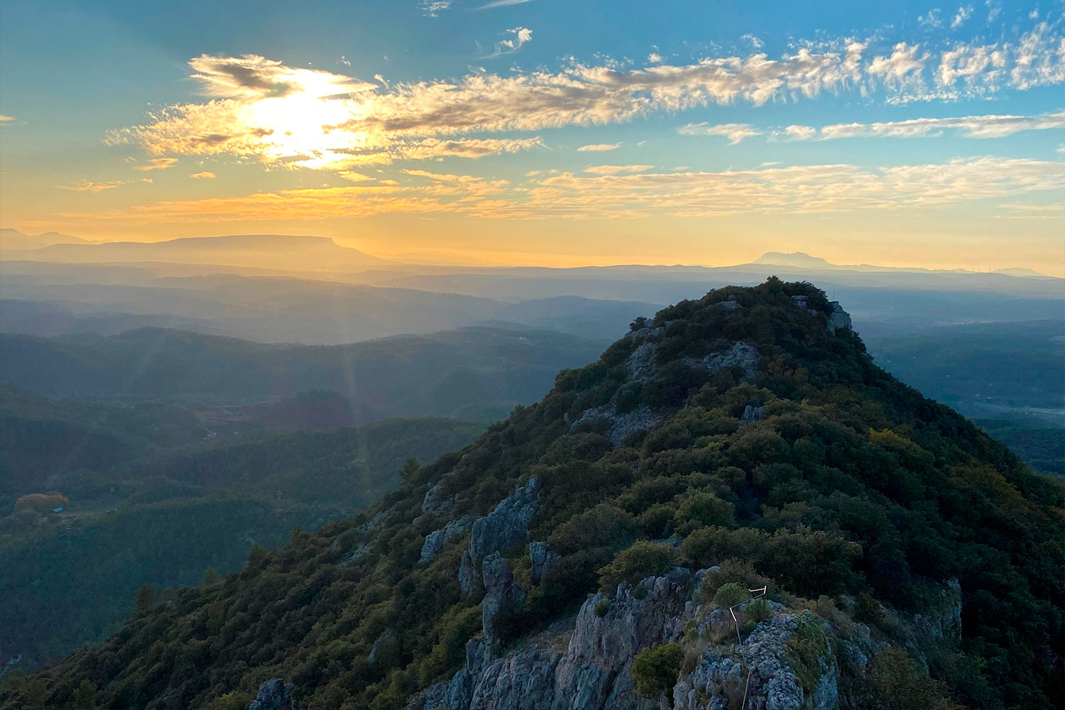 weekend-romantique-provence-coucher-de-soleil-mont-bessillon-2