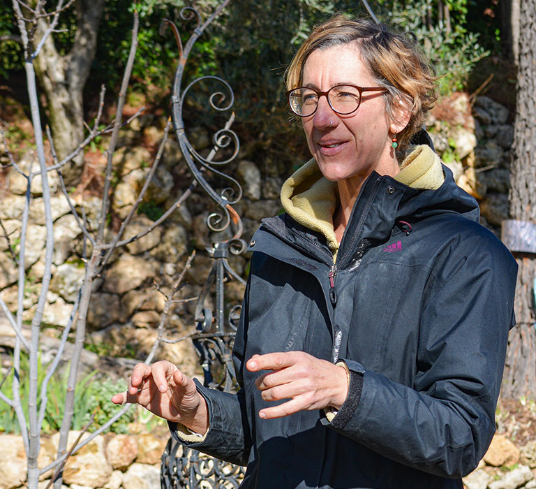 Balade botanique avec Vera dans les jardins du domaine de Lou Calen