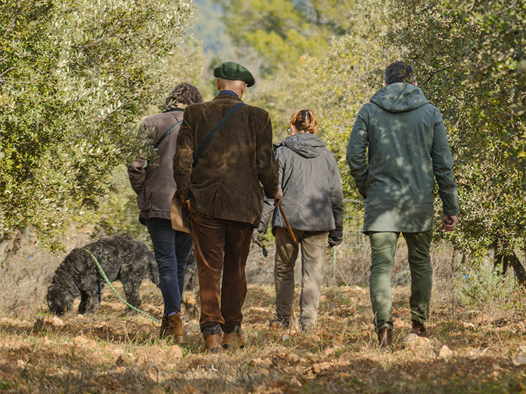 Démonstration Cavage et Dégustation de Truffes avec la Famille Canut à Aups
